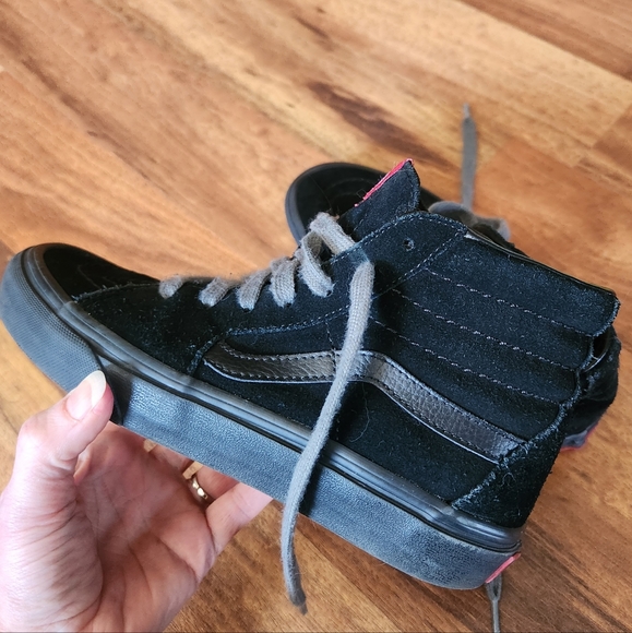 Shoes - Picture 2 of 4